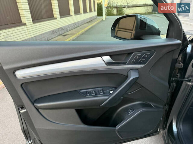 Серый Ауди Ку 5, объемом двигателя 1.98 л и пробегом 12 тыс. км за 46000 $, фото 11 на Automoto.ua