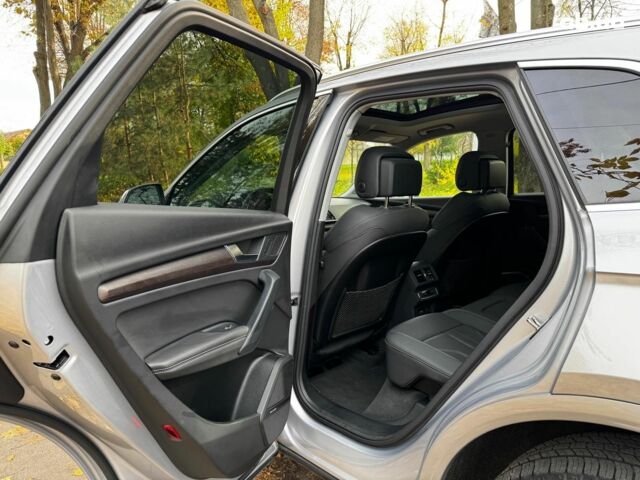 Серый Ауди Ку 5, объемом двигателя 2 л и пробегом 35 тыс. км за 41490 $, фото 15 на Automoto.ua