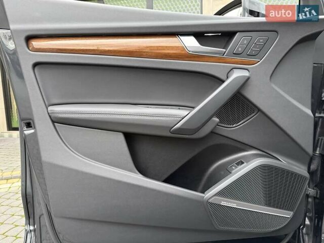 Серый Ауди Ку 5, объемом двигателя 1.98 л и пробегом 9 тыс. км за 39700 $, фото 27 на Automoto.ua