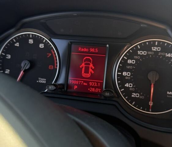 Синий Ауди Ку 5, объемом двигателя 2 л и пробегом 199 тыс. км за 10700 $, фото 5 на Automoto.ua