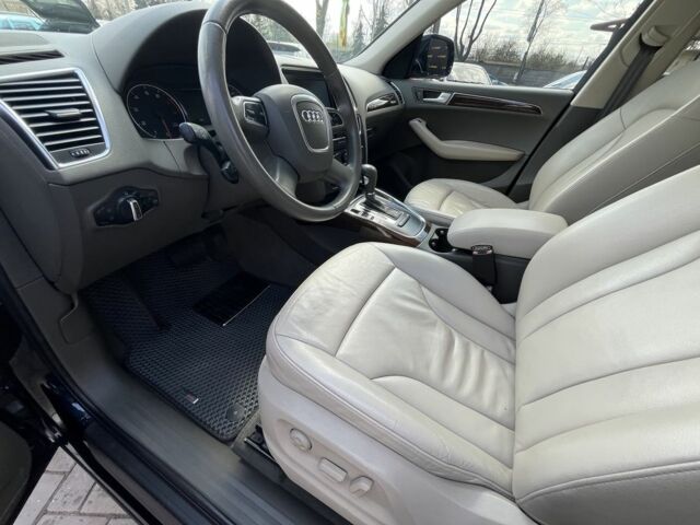 Синій Ауді Ку 5, об'ємом двигуна 2 л та пробігом 213 тис. км за 12300 $, фото 11 на Automoto.ua