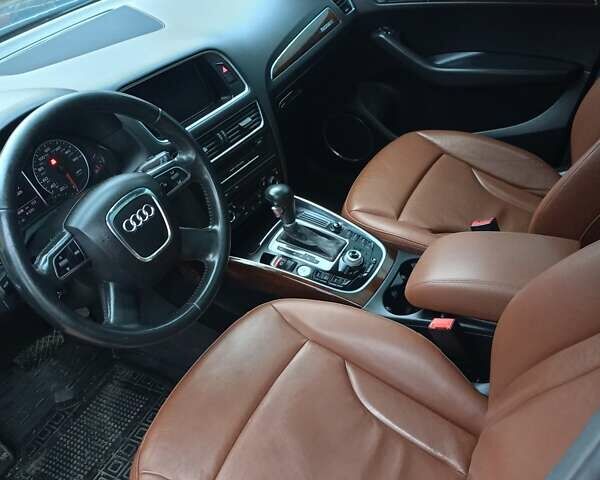 Синий Ауди Ку 5, объемом двигателя 1.98 л и пробегом 346 тыс. км за 15000 $, фото 11 на Automoto.ua