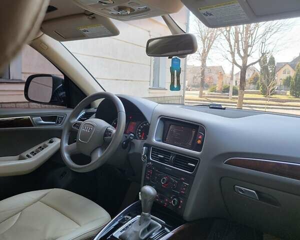 Синій Ауді Ку 5, об'ємом двигуна 2 л та пробігом 262 тис. км за 10500 $, фото 2 на Automoto.ua