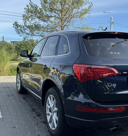 Синий Ауди Ку 5, объемом двигателя 2 л и пробегом 250 тыс. км за 10900 $, фото 2 на Automoto.ua