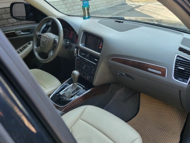 Синій Ауді Ку 5, об'ємом двигуна 2 л та пробігом 260 тис. км за 10200 $, фото 4 на Automoto.ua