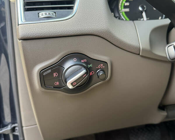 Синий Ауди Ку 5, объемом двигателя 2 л и пробегом 205 тыс. км за 13300 $, фото 53 на Automoto.ua