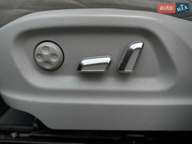 Синій Ауді Ку 5, об'ємом двигуна 2 л та пробігом 210 тис. км за 13300 $, фото 28 на Automoto.ua