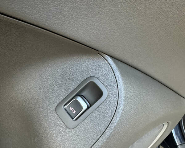 Синий Ауди Ку 5, объемом двигателя 2 л и пробегом 205 тыс. км за 13300 $, фото 44 на Automoto.ua