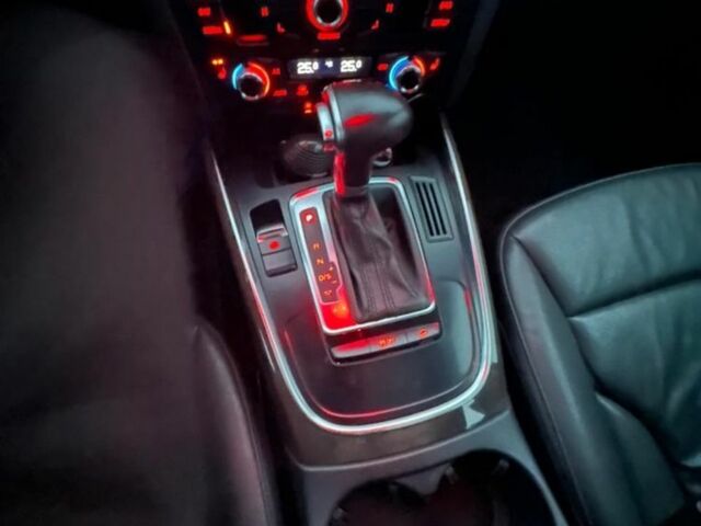 Синій Ауді Ку 5, об'ємом двигуна 2 л та пробігом 227 тис. км за 11500 $, фото 11 на Automoto.ua