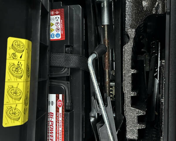 Синий Ауди Ку 5, объемом двигателя 2 л и пробегом 222 тыс. км за 14200 $, фото 63 на Automoto.ua