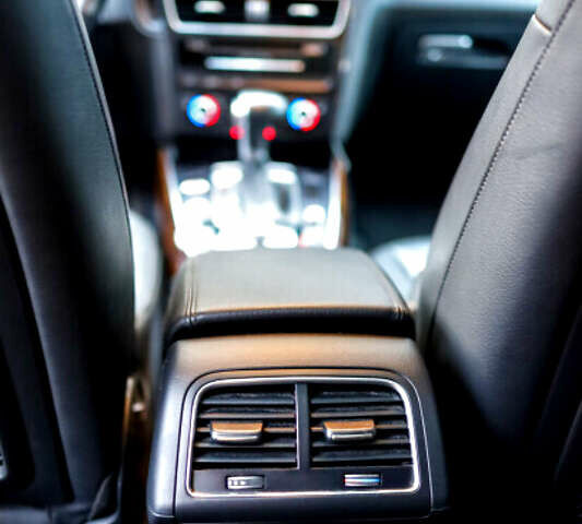 Синий Ауди Ку 5, объемом двигателя 1.98 л и пробегом 295 тыс. км за 13700 $, фото 20 на Automoto.ua