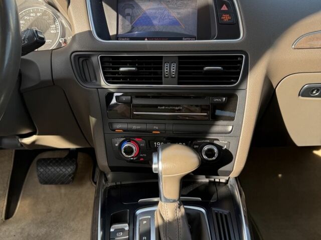 Синій Ауді Ку 5, об'ємом двигуна 2 л та пробігом 143 тис. км за 15600 $, фото 10 на Automoto.ua