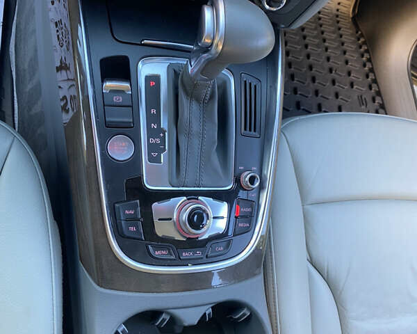 Синій Ауді Ку 5, об'ємом двигуна 2 л та пробігом 170 тис. км за 12900 $, фото 16 на Automoto.ua