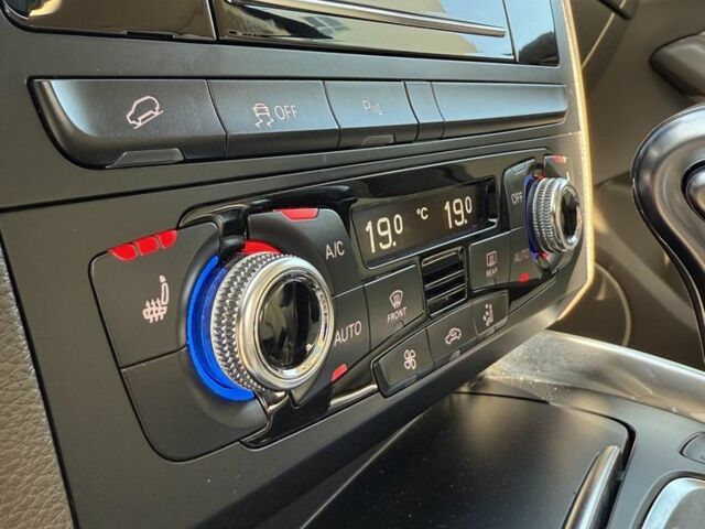 Синій Ауді Ку 5, об'ємом двигуна 2 л та пробігом 143 тис. км за 15600 $, фото 12 на Automoto.ua