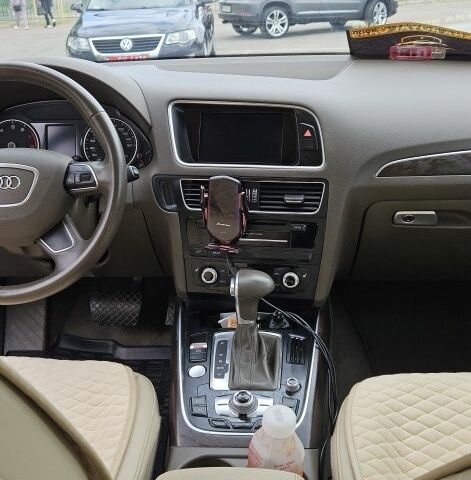 Синій Ауді Ку 5, об'ємом двигуна 2 л та пробігом 143 тис. км за 18500 $, фото 5 на Automoto.ua