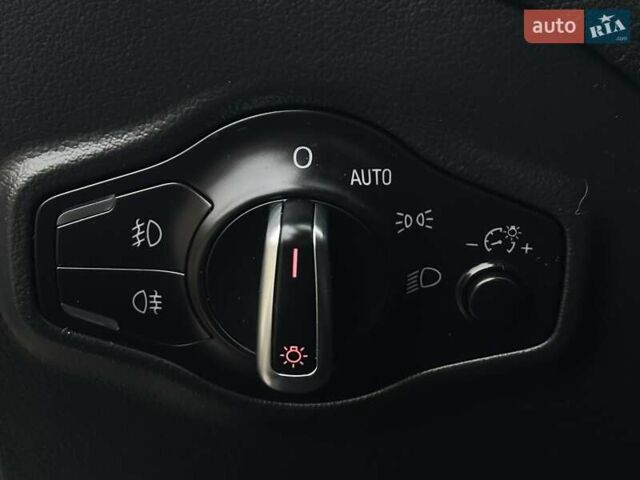 Синий Ауди Ку 5, объемом двигателя 1.98 л и пробегом 111 тыс. км за 18999 $, фото 29 на Automoto.ua