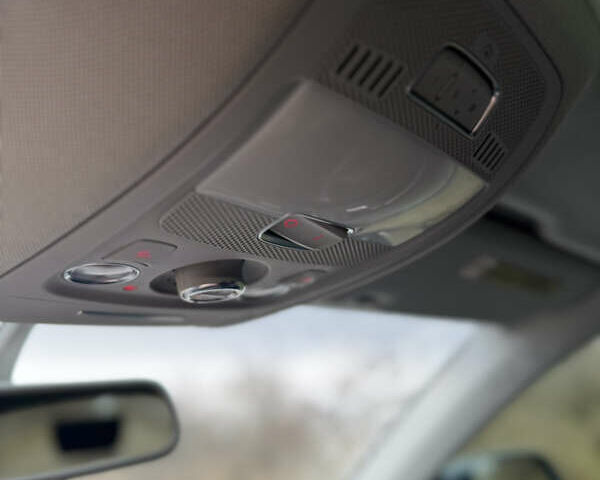 Синій Ауді Ку 5, об'ємом двигуна 2 л та пробігом 204 тис. км за 15990 $, фото 48 на Automoto.ua