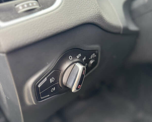 Синій Ауді Ку 5, об'ємом двигуна 2 л та пробігом 204 тис. км за 15990 $, фото 43 на Automoto.ua