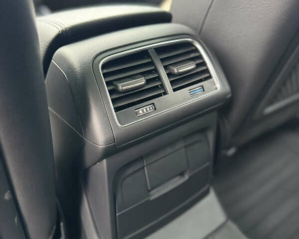 Синій Ауді Ку 5, об'ємом двигуна 2 л та пробігом 204 тис. км за 15990 $, фото 53 на Automoto.ua