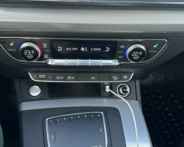 Синій Ауді Ку 5, об'ємом двигуна 1.98 л та пробігом 101 тис. км за 20500 $, фото 27 на Automoto.ua