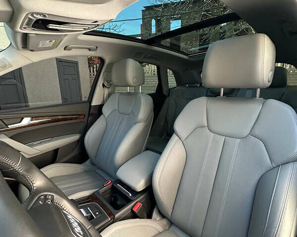 Ауді Ку 5 2017 у Чернівцях на Automoto.ua Синій Ауді Ку 5, об'ємом двигуна 1.98 л та пробігом 209 тис. км за 23800 $, фото 5 на Automoto.ua