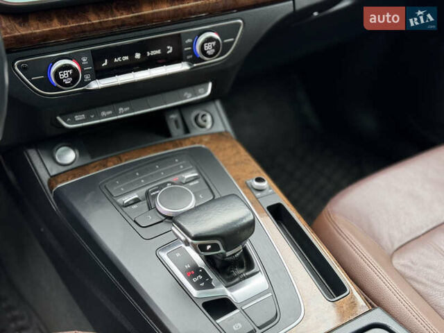 Синій Ауді Ку 5, об'ємом двигуна 2 л та пробігом 118 тис. км за 19950 $, фото 21 на Automoto.ua