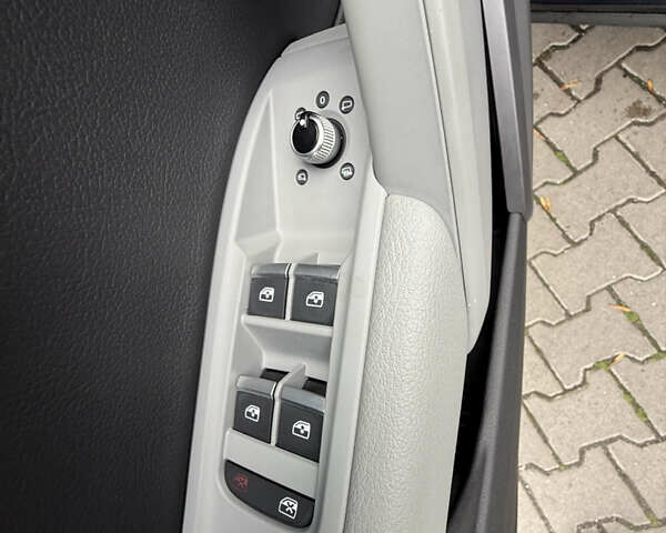 Синий Ауди Ку 5, объемом двигателя 2 л и пробегом 126 тыс. км за 25500 $, фото 14 на Automoto.ua