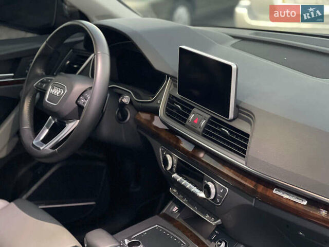 Синий Ауди Ку 5, объемом двигателя 1.98 л и пробегом 210 тыс. км за 23650 $, фото 6 на Automoto.ua