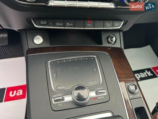 Синій Ауді Ку 5, об'ємом двигуна 2 л та пробігом 115 тис. км за 29790 $, фото 32 на Automoto.ua