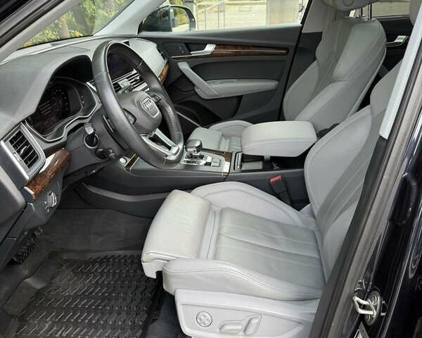 Синий Ауди Ку 5, объемом двигателя 2 л и пробегом 126 тыс. км за 25500 $, фото 24 на Automoto.ua