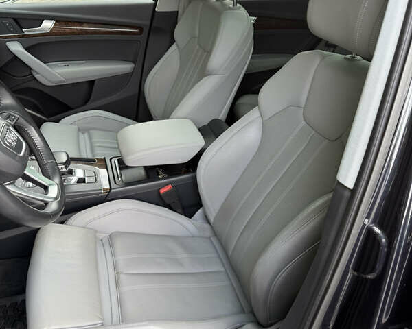 Синий Ауди Ку 5, объемом двигателя 2 л и пробегом 126 тыс. км за 25500 $, фото 23 на Automoto.ua