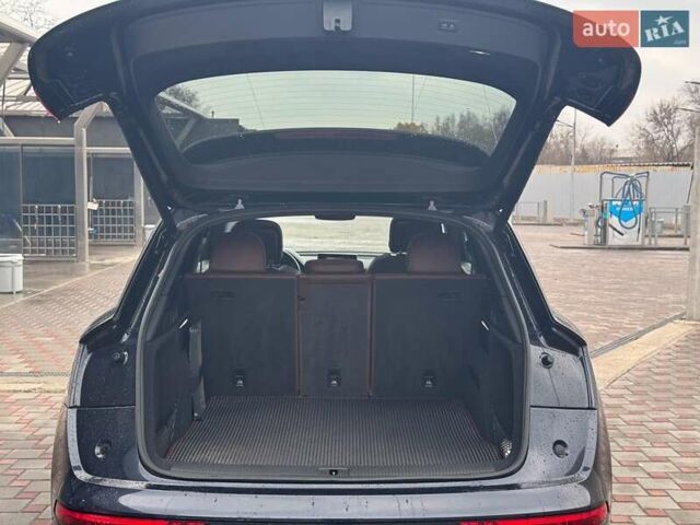 Синій Ауді Ку 5, об'ємом двигуна 2 л та пробігом 115 тис. км за 29790 $, фото 17 на Automoto.ua