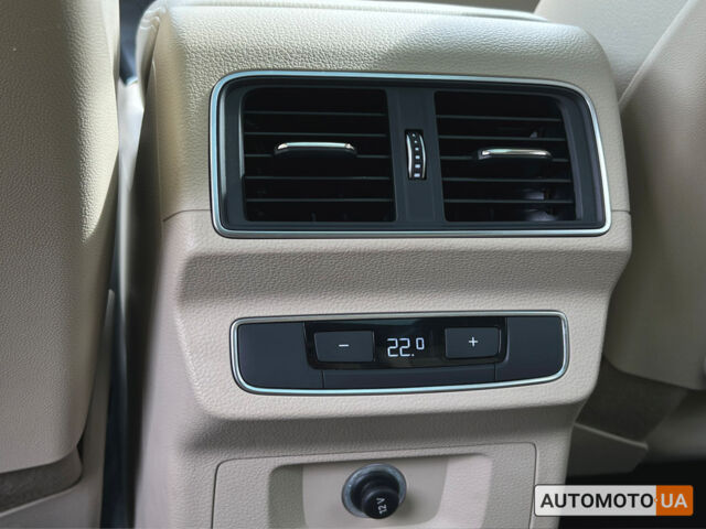 Синий Ауди Ку 5, объемом двигателя 2 л и пробегом 62 тыс. км за 27700 $, фото 10 на Automoto.ua