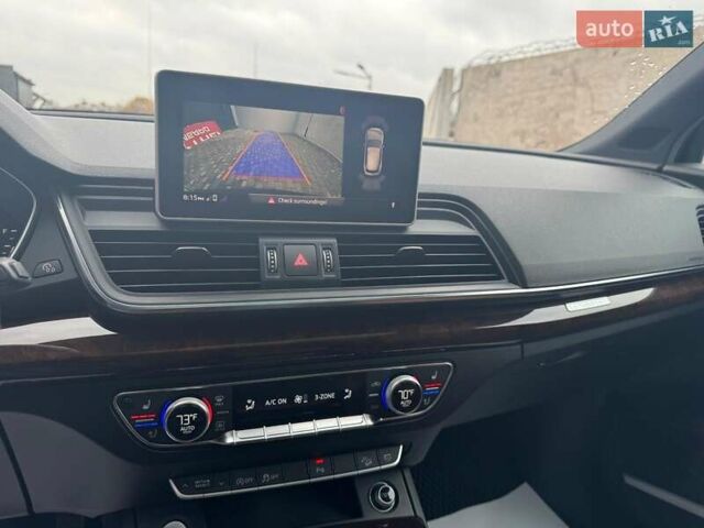 Синій Ауді Ку 5, об'ємом двигуна 2 л та пробігом 115 тис. км за 29790 $, фото 30 на Automoto.ua