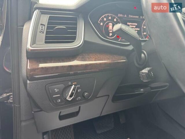 Синій Ауді Ку 5, об'ємом двигуна 2 л та пробігом 115 тис. км за 29790 $, фото 25 на Automoto.ua