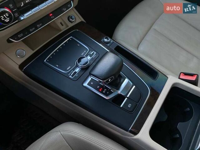 Синій Ауді Ку 5, об'ємом двигуна 2 л та пробігом 157 тис. км за 24900 $, фото 19 на Automoto.ua