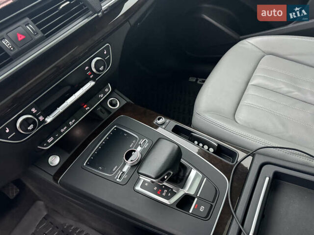 Синій Ауді Ку 5, об'ємом двигуна 2 л та пробігом 127 тис. км за 30000 $, фото 26 на Automoto.ua