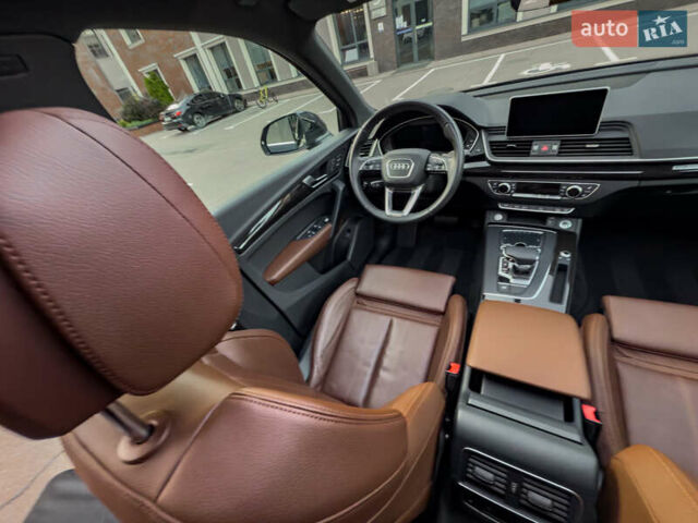 Синій Ауді Ку 5, об'ємом двигуна 2 л та пробігом 86 тис. км за 32999 $, фото 28 на Automoto.ua