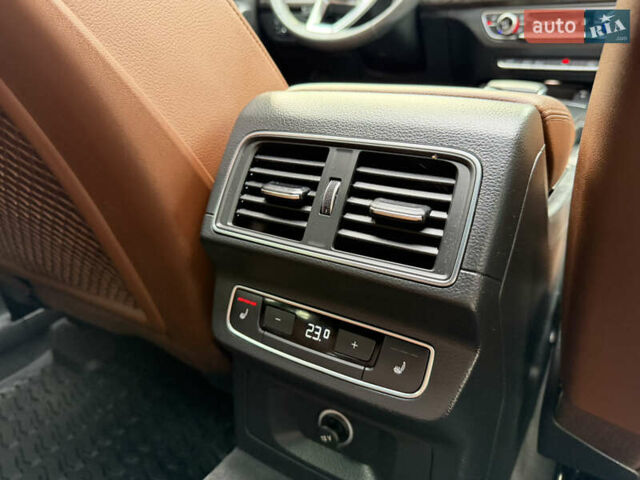 Синий Ауди Ку 5, объемом двигателя 2 л и пробегом 177 тыс. км за 24799 $, фото 77 на Automoto.ua