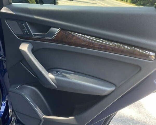 Синій Ауді Ку 5, об'ємом двигуна 2 л та пробігом 140 тис. км за 18200 $, фото 20 на Automoto.ua