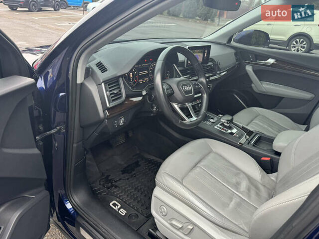 Синій Ауді Ку 5, об'ємом двигуна 2 л та пробігом 127 тис. км за 30000 $, фото 30 на Automoto.ua