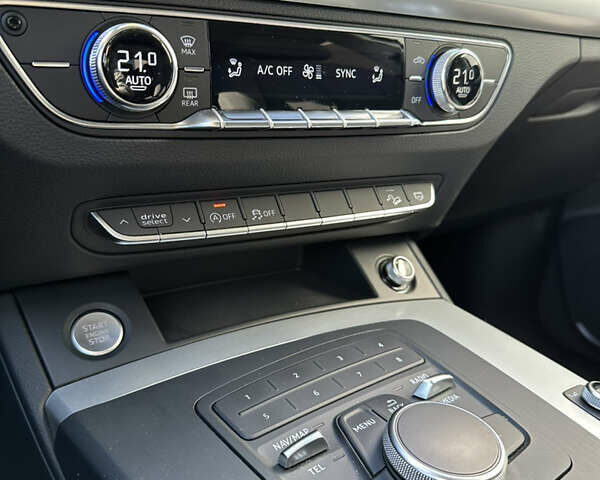 Синий Ауди Ку 5, объемом двигателя 1.97 л и пробегом 230 тыс. км за 27900 $, фото 44 на Automoto.ua