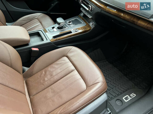 Синій Ауді Ку 5, об'ємом двигуна 2 л та пробігом 104 тис. км за 24999 $, фото 30 на Automoto.ua