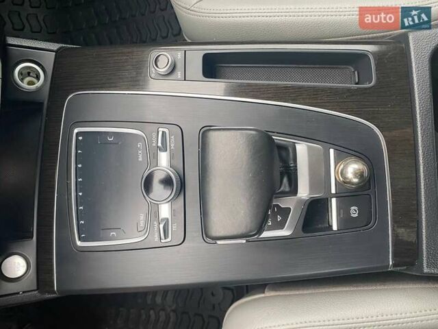 Синий Ауди Ку 5, объемом двигателя 2 л и пробегом 150 тыс. км за 22500 $, фото 60 на Automoto.ua