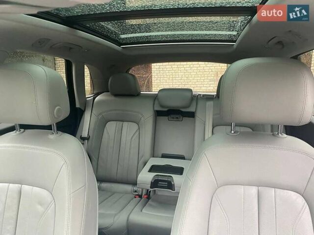 Синій Ауді Ку 5, об'ємом двигуна 2 л та пробігом 150 тис. км за 21999 $, фото 23 на Automoto.ua