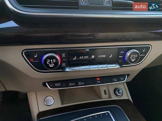 Синій Ауді Ку 5, об'ємом двигуна 2 л та пробігом 157 тис. км за 24900 $, фото 18 на Automoto.ua