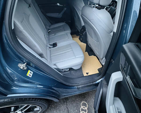Синий Ауди Ку 5, объемом двигателя 2 л и пробегом 35 тыс. км за 30700 $, фото 28 на Automoto.ua