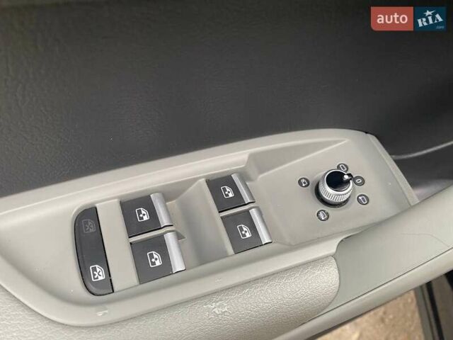 Синий Ауди Ку 5, объемом двигателя 2 л и пробегом 150 тыс. км за 22500 $, фото 61 на Automoto.ua