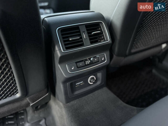 Синій Ауді Ку 5, об'ємом двигуна 2 л та пробігом 176 тис. км за 24499 $, фото 37 на Automoto.ua