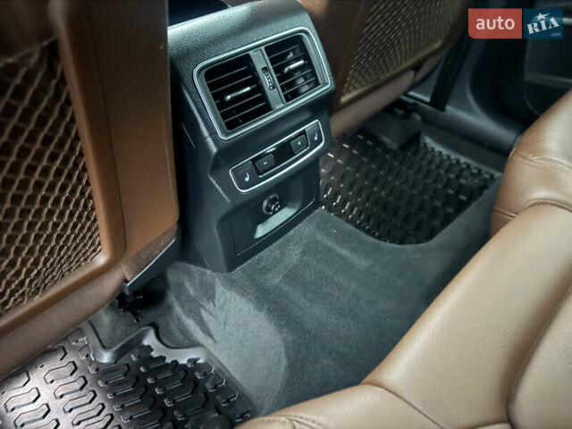 Синий Ауди Ку 5, объемом двигателя 2 л и пробегом 151 тыс. км за 23300 $, фото 37 на Automoto.ua